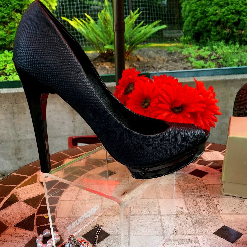 Timeless Black BCBG peep-toe platform!
